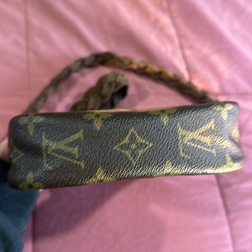 Authentic Louis Vuitton Monogram Danube crossbody bag - Picture 8 of 12